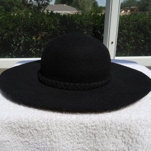 Black floppy hat
